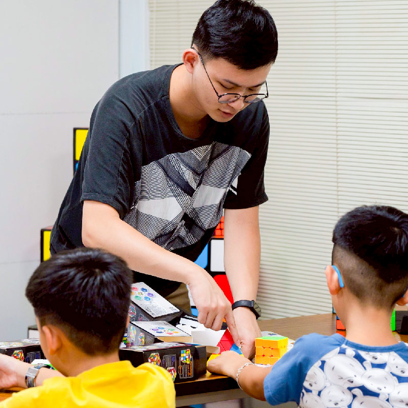 魔術方塊老師 薛瑾澴