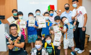 小丸學院頒發證書